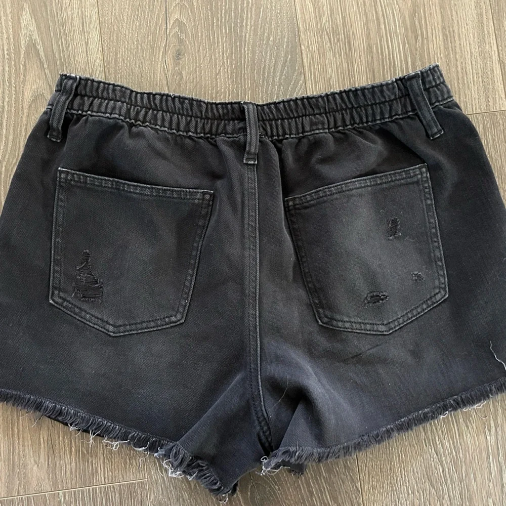 aerie Black Distressed Denim Jean Shorts - Picture 4 of 4
